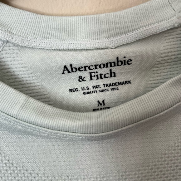 Abercrombie & Fitch Workout- Activewear Crop Top Size Medium - Picture 3 of 7